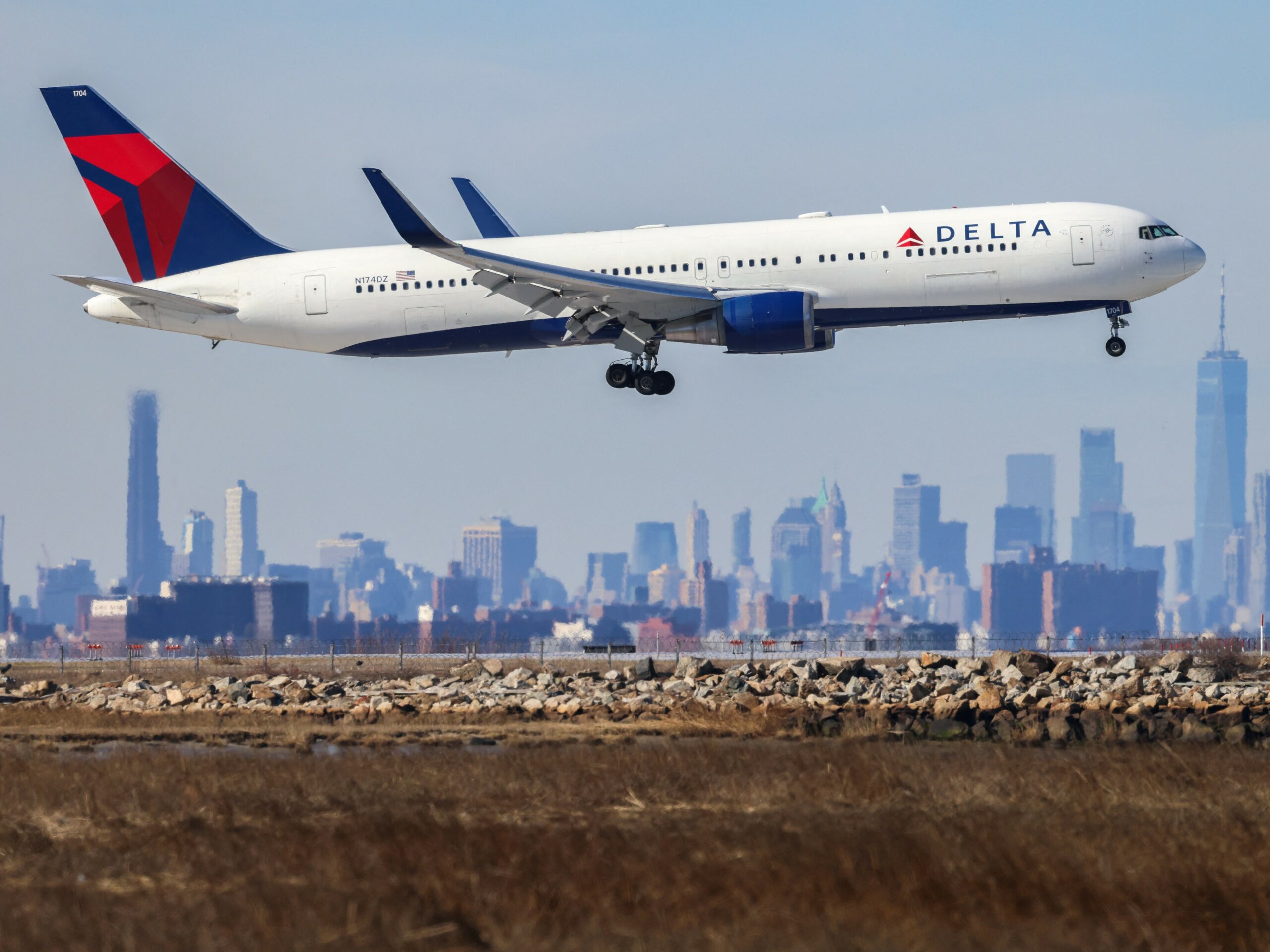 Delta Flight DL67 Emergency: Detailed Account of the Incident